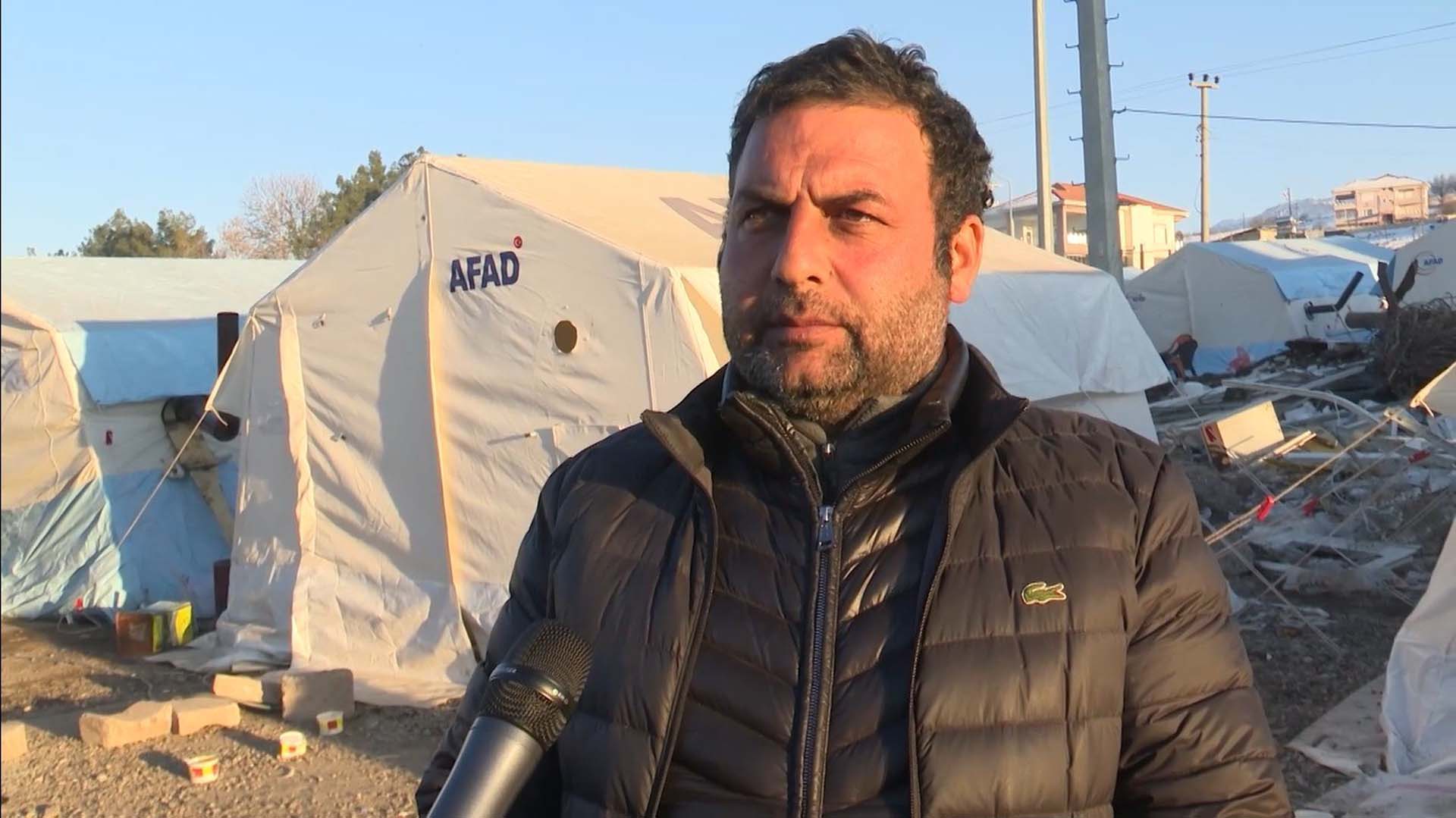 Deprem bölgesindeki belediye başkanları nerede kalıyor? Onlar da birer depremzede: Kimisi kümeste, kimisi çadırda, kimisi konteynerde...