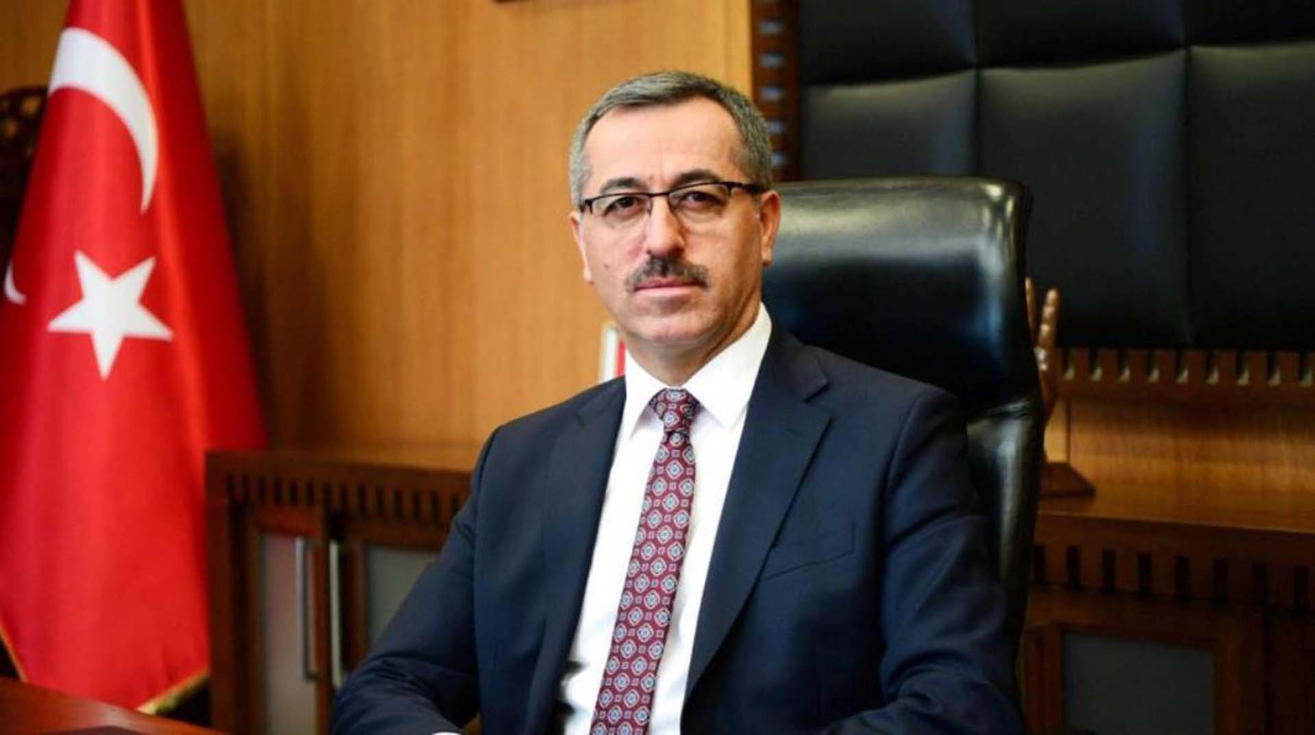 Deprem bölgesindeki belediye başkanları nerede kalıyor? Onlar da birer depremzede: Kimisi kümeste, kimisi çadırda, kimisi konteynerde...