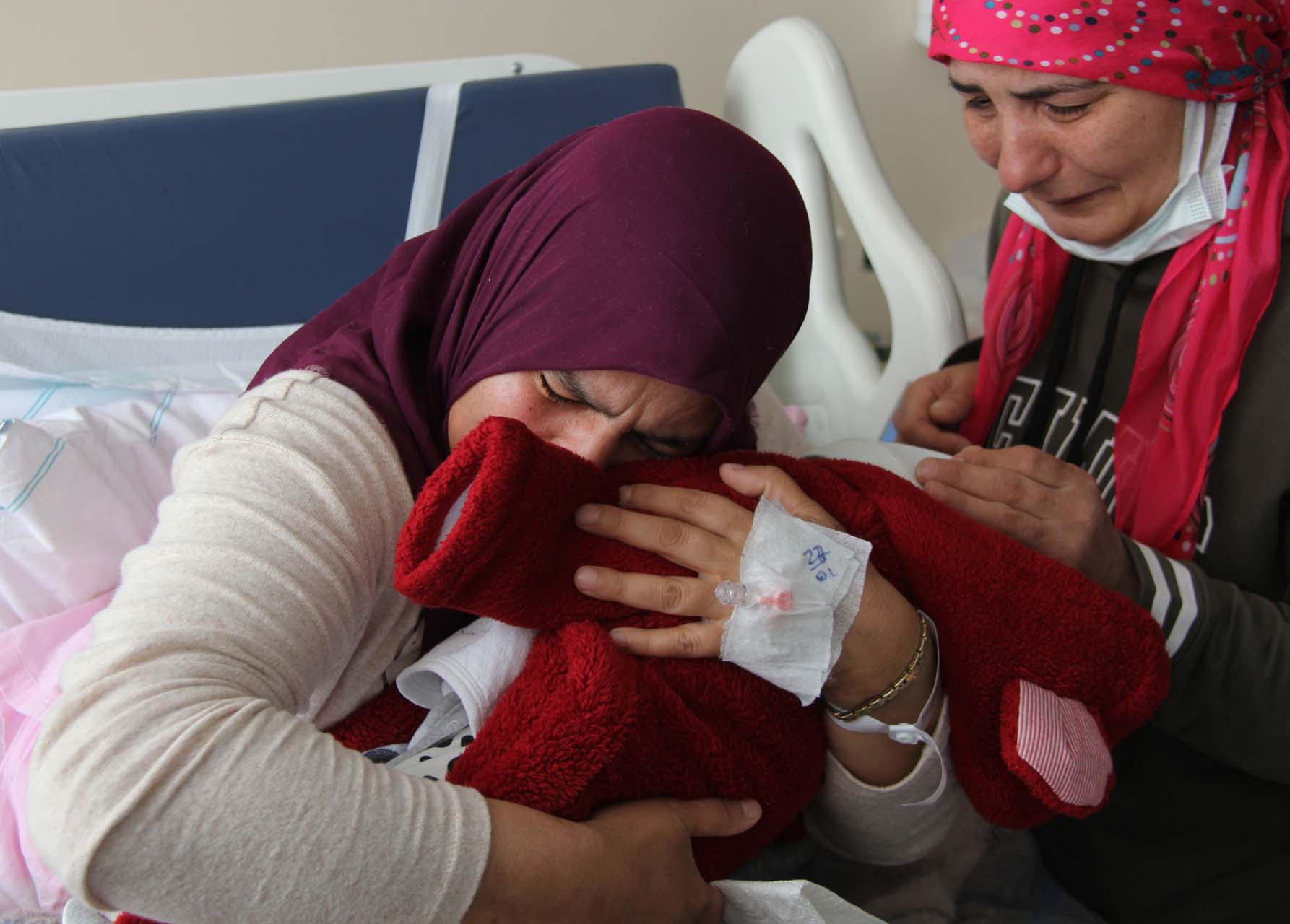 Kahramanmaraş'ta bir anne depremden 20 gün sonra bebeğine kavuştu!