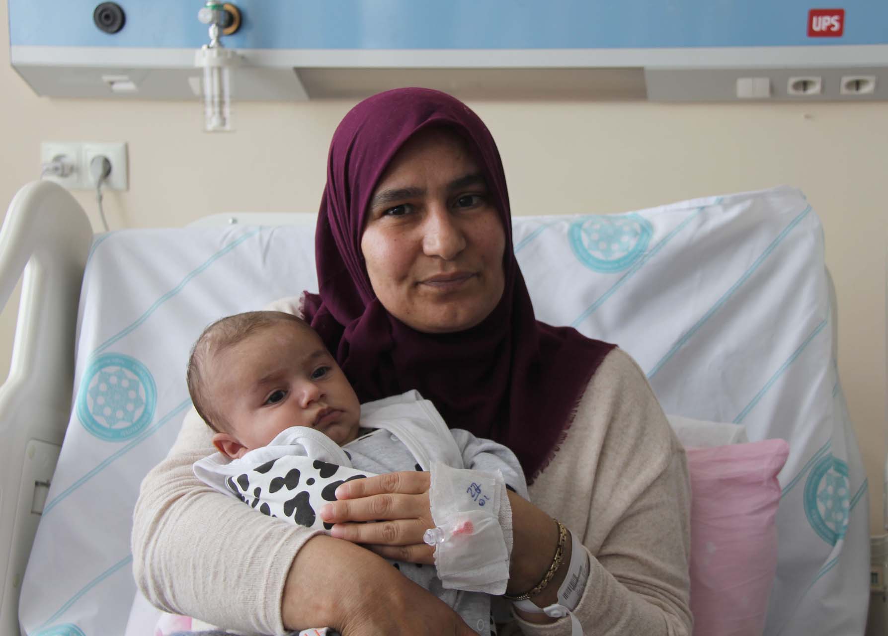 Kahramanmaraş'ta bir anne depremden 20 gün sonra bebeğine kavuştu!