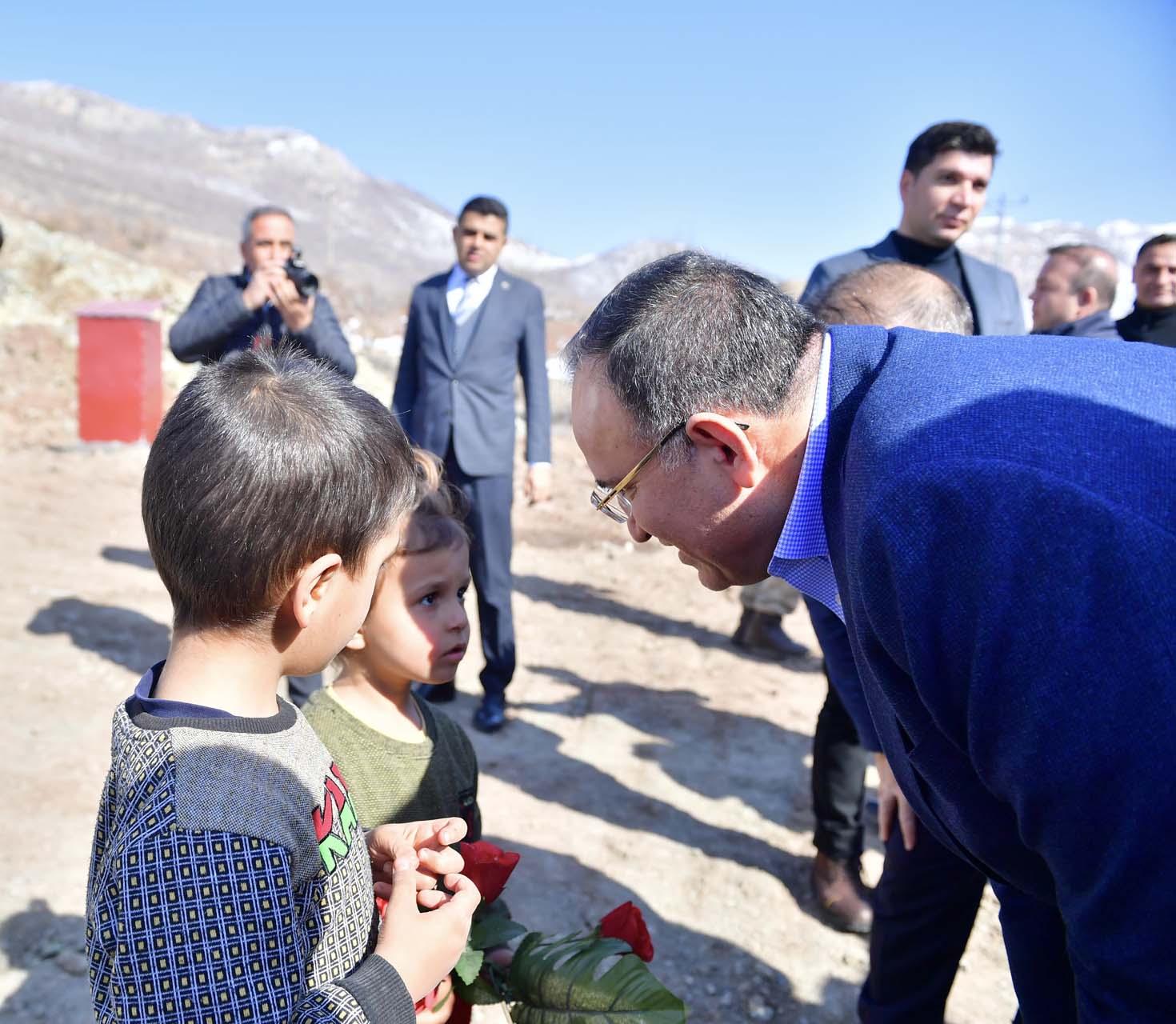 Bakan Bozdağ, deprem bölgesi Diyarbakır'da konuştu: Sizden bir yıllık zaman ve bize sabır göstermenizi istiyoruz