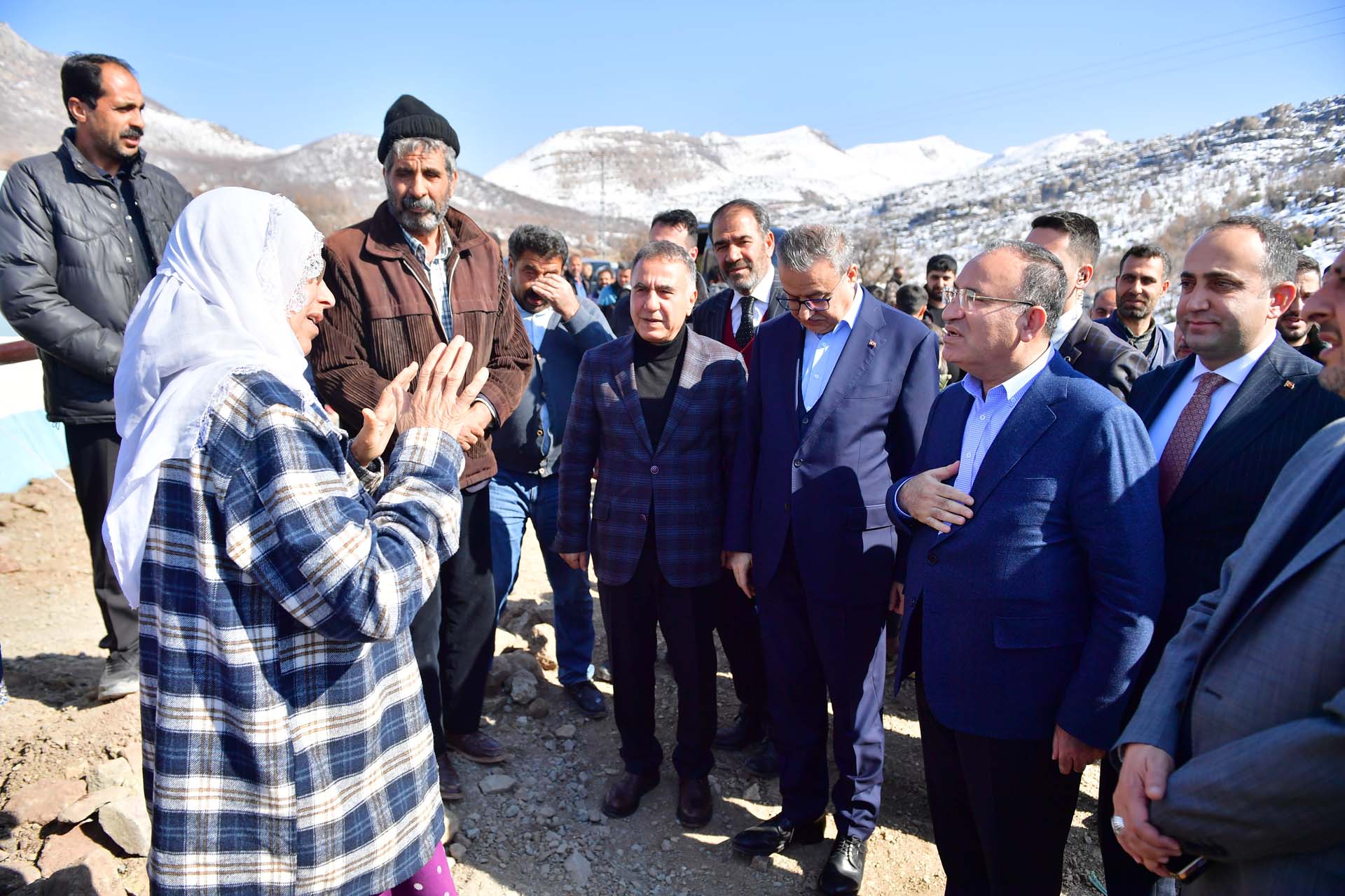 Bakan Bozdağ, deprem bölgesi Diyarbakır'da konuştu: Sizden bir yıllık zaman ve bize sabır göstermenizi istiyoruz