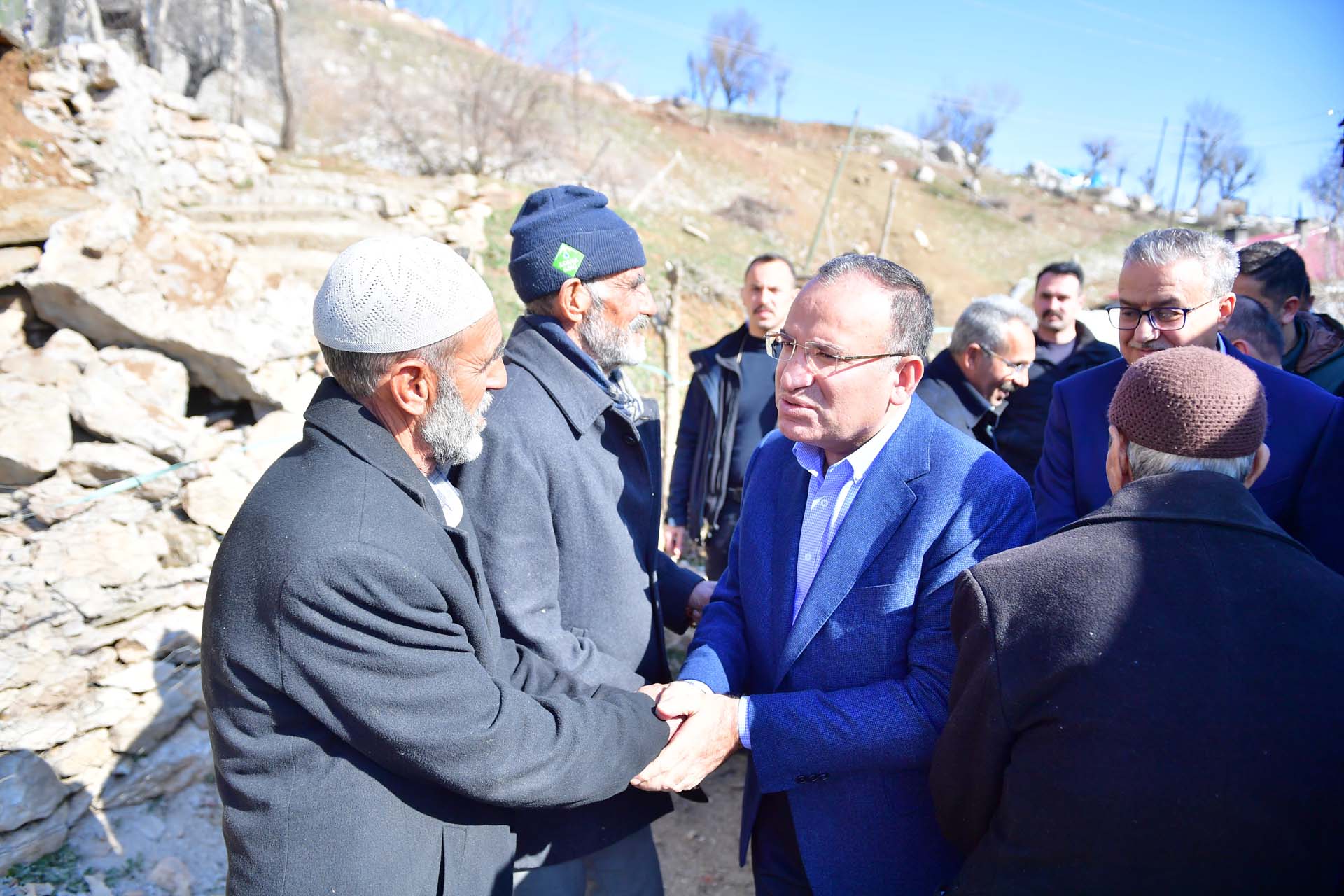 Bakan Bozdağ, deprem bölgesi Diyarbakır'da konuştu: Sizden bir yıllık zaman ve bize sabır göstermenizi istiyoruz