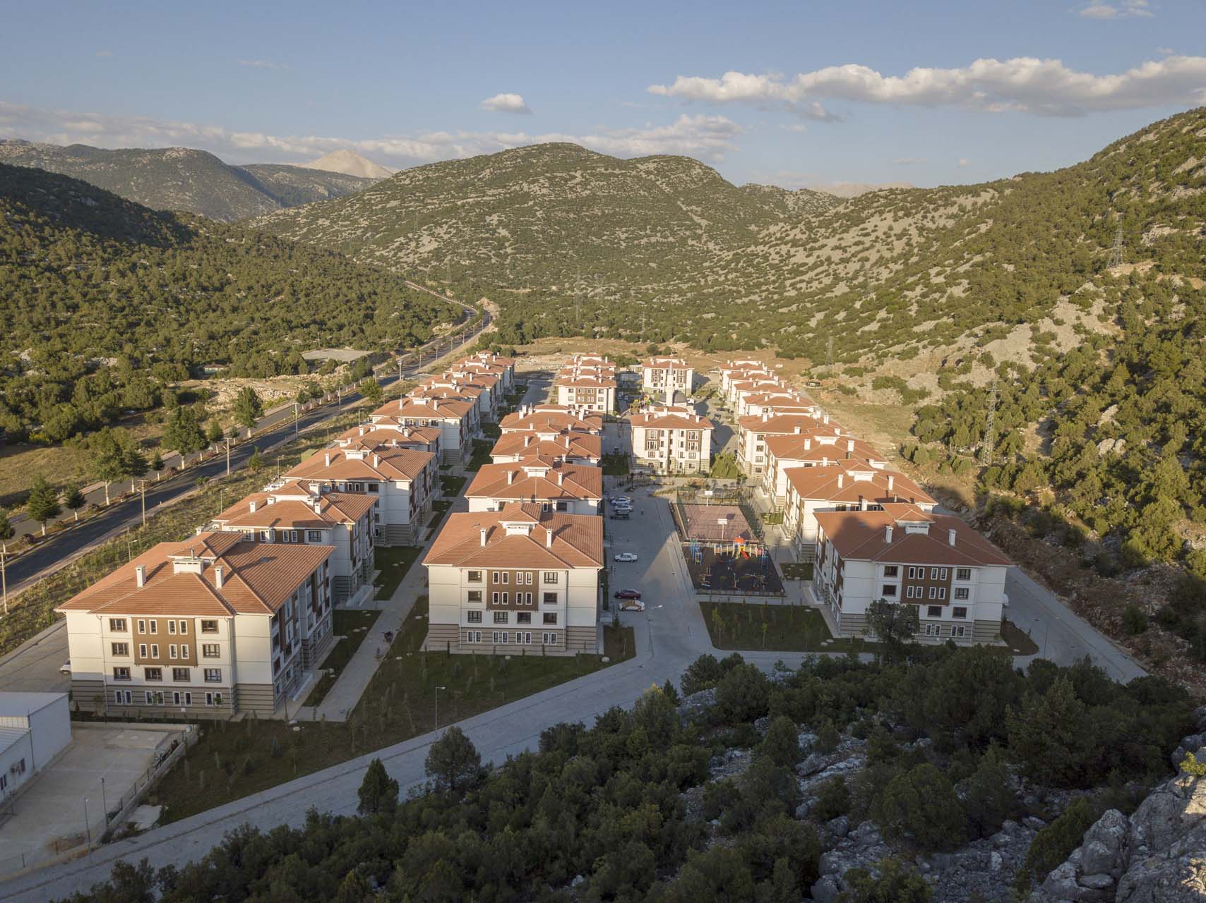 TOKİ kura çekimlerine 5 ilde yeniden başladı!