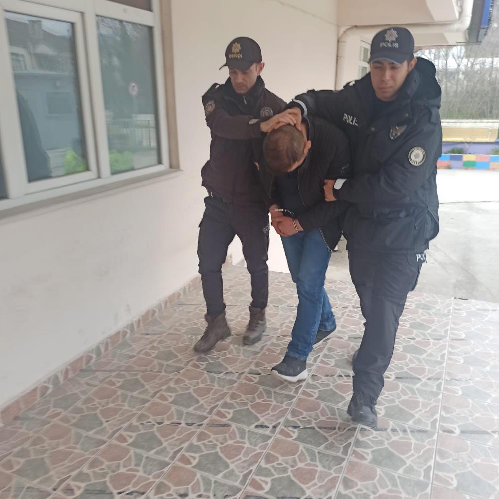 Şans denilen bu olsa gerek! Cebindeki telefon hayatını kurtardı