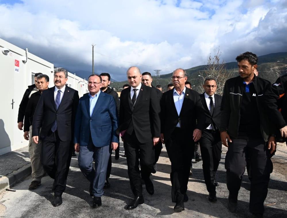 Bakan Bozdağ'dan açıklama: Vatandaşlarımız devletine ve Cumhurbaşkanımıza güveniyor