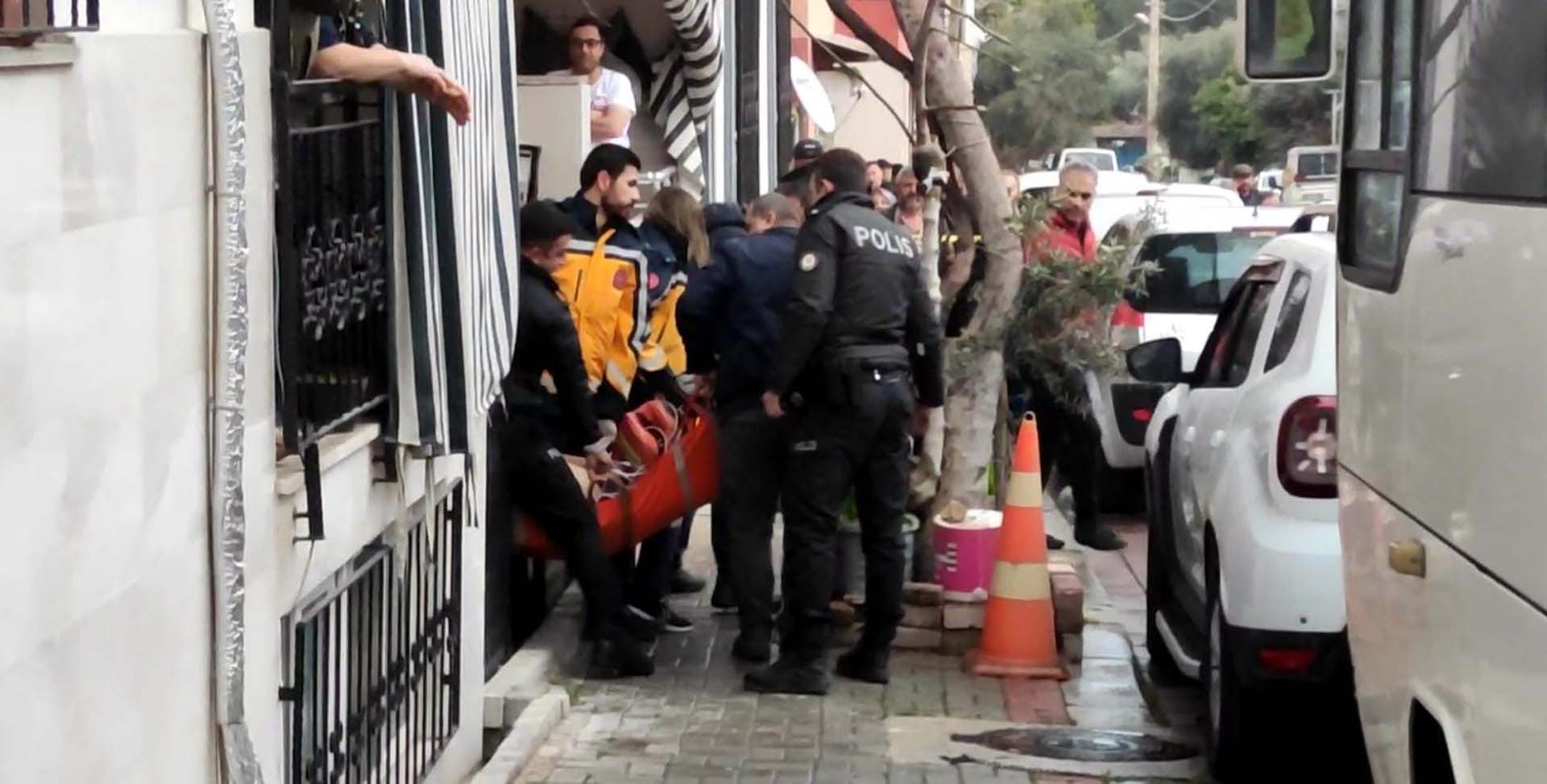 Annesini gözü önünde öldürdü! Babasına engel olamadığı için feryat etti!