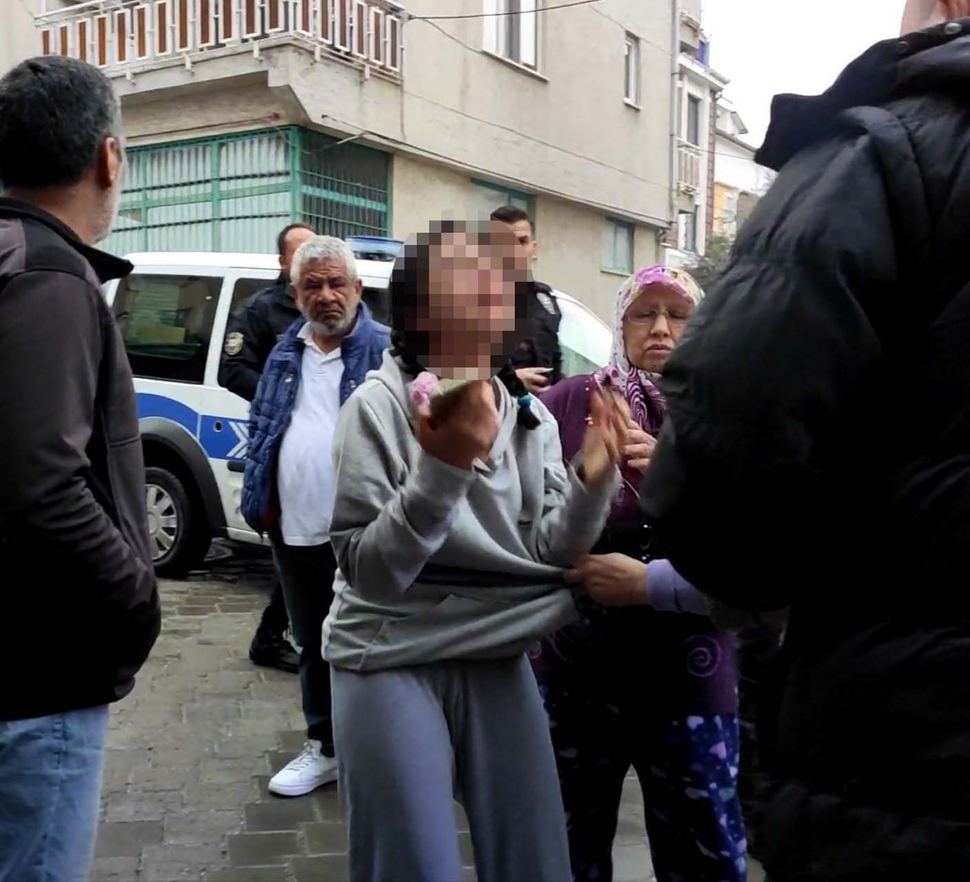 Annesini gözü önünde öldürdü! Babasına engel olamadığı için feryat etti!