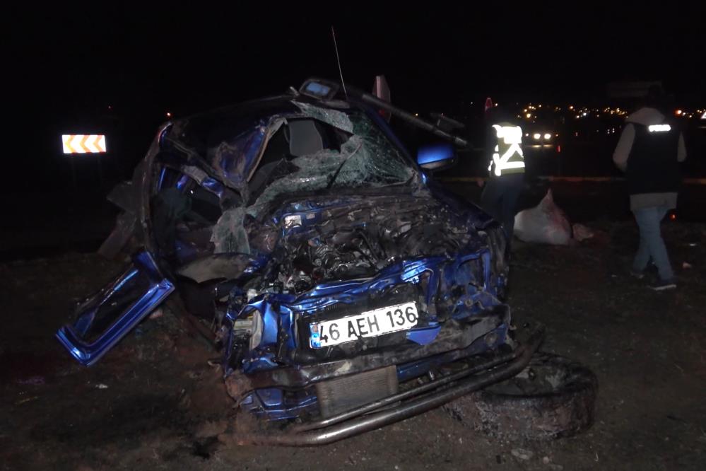 Kırıkkale'de feci kaza! Tomruk yüklü tır, pikapla çarpıştı: Ölü ve yaralılar var