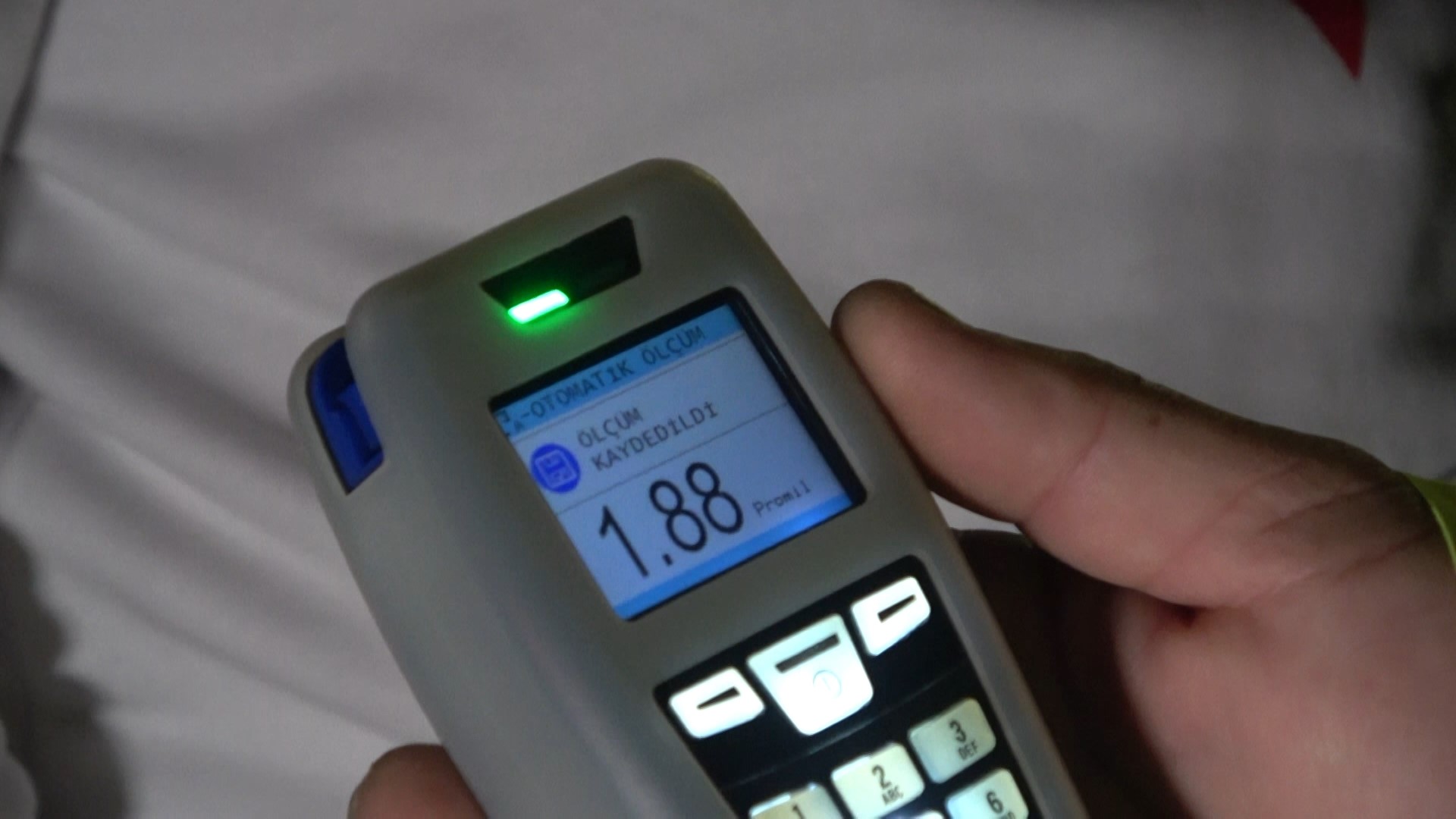 Bursa'da trajikomik olay! Alkometreyi üflenmek yerine yutmaya yeltendi!