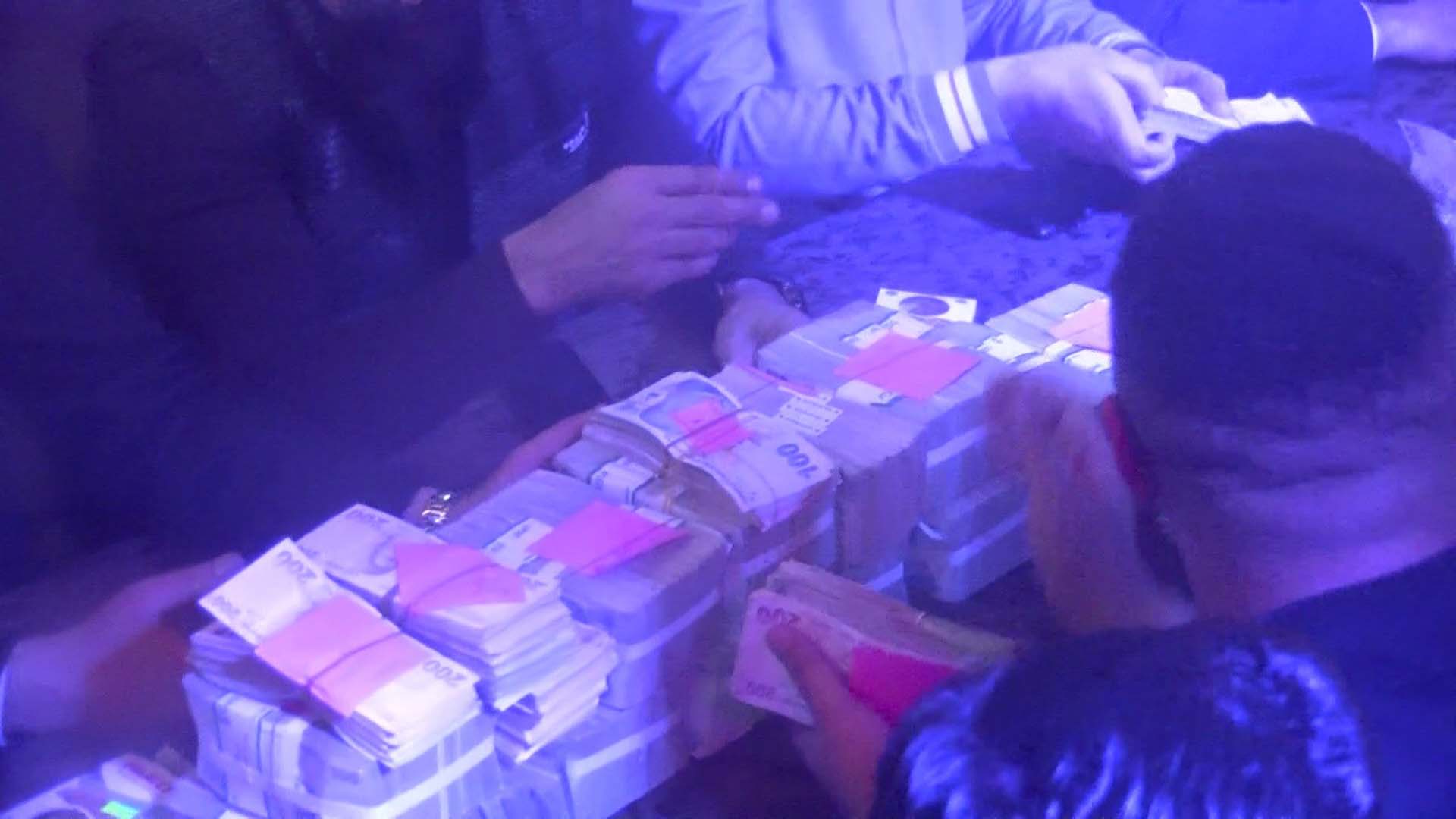 Aşiret düğününde takılan para dudak uçuklattı! Sünnet düğününde takılan paralar bavullarla taşındı!