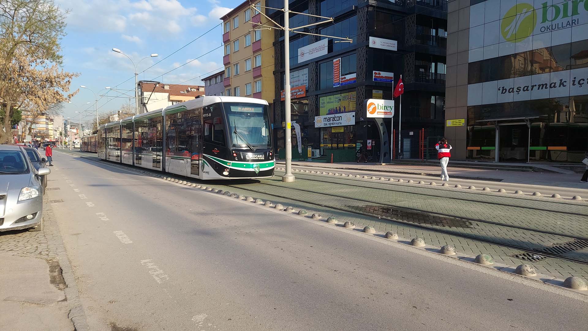 Okuldan çıkan 17 yaşındaki çocuk tramvayın altında kaldı! Kocaeli'de korkutan olay!