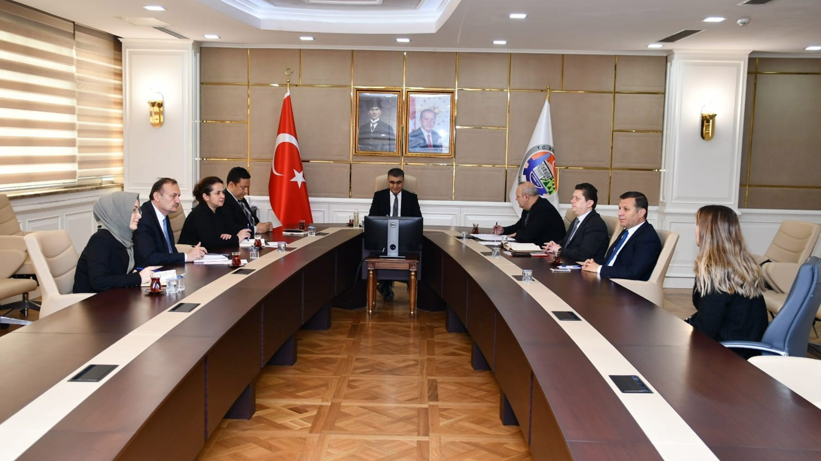 Karabük Valisi Gürel halk gününde halkın şikayet ve taleplerini dinledi!