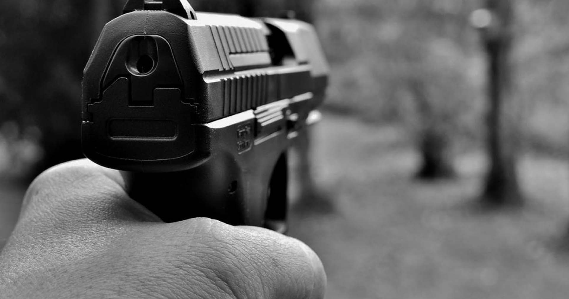 Okula kendisini görmeye geldiği annesini öldürdü! 17 yaşındaki çocuk mahkemeye çıkarıldı! Hakim bakın ne karar verdi!