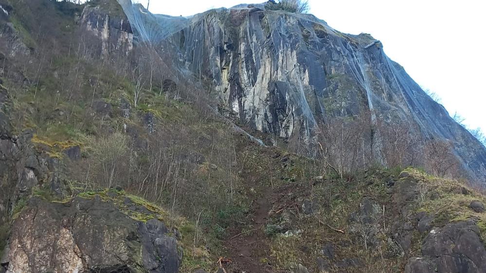 Karadeniz'de heyelan baş gösterdi! Artvin'de korkutan görüntü
