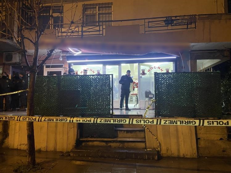 Müşteri tartıştığı kıraathane sahibini silahla kafasından vurdu 