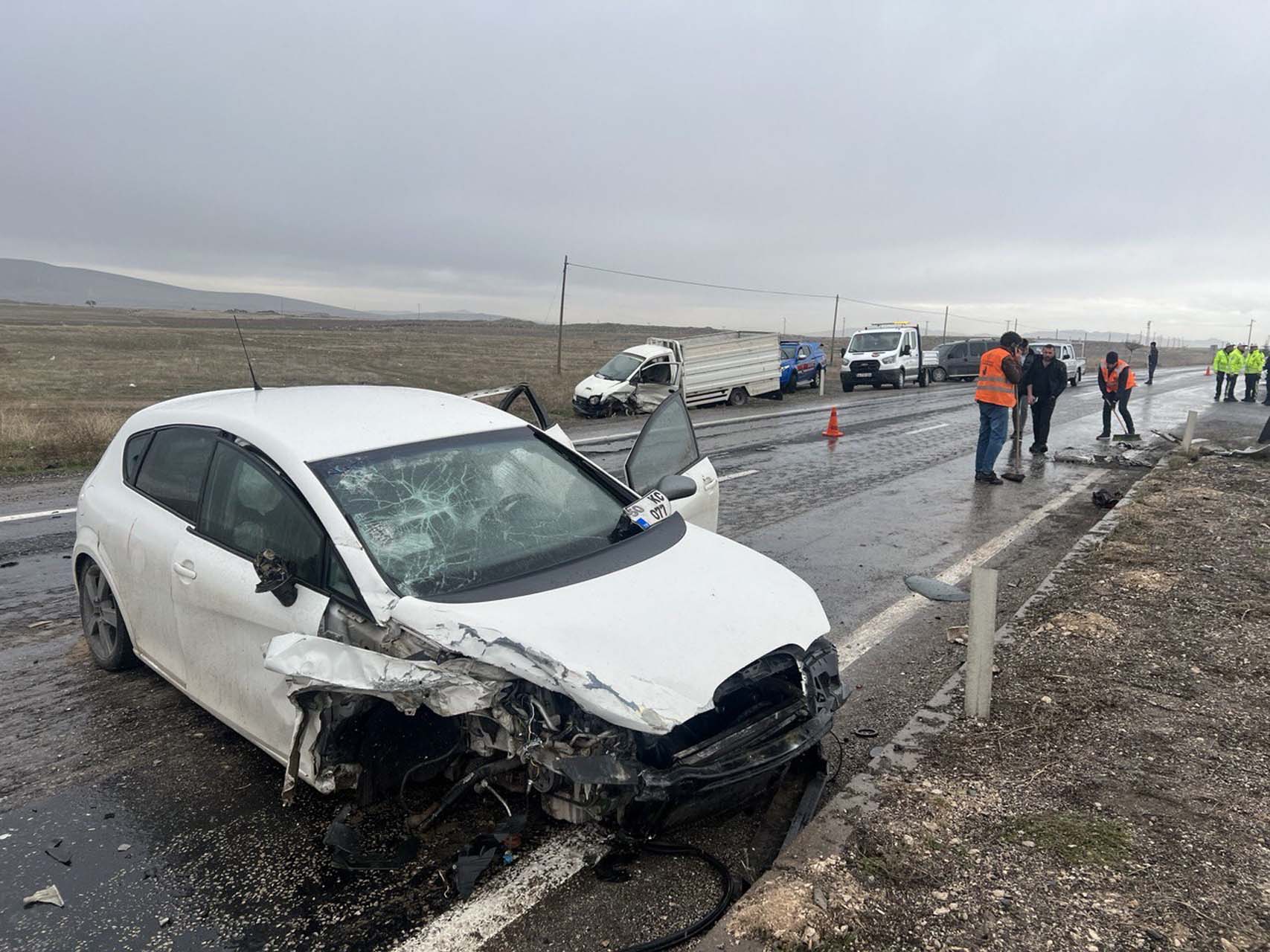 Nevşehir’de feci kaza! Otomobil ile işçileri taşıyan kamyonet çarpıştı: Çok sayıda yaralı var