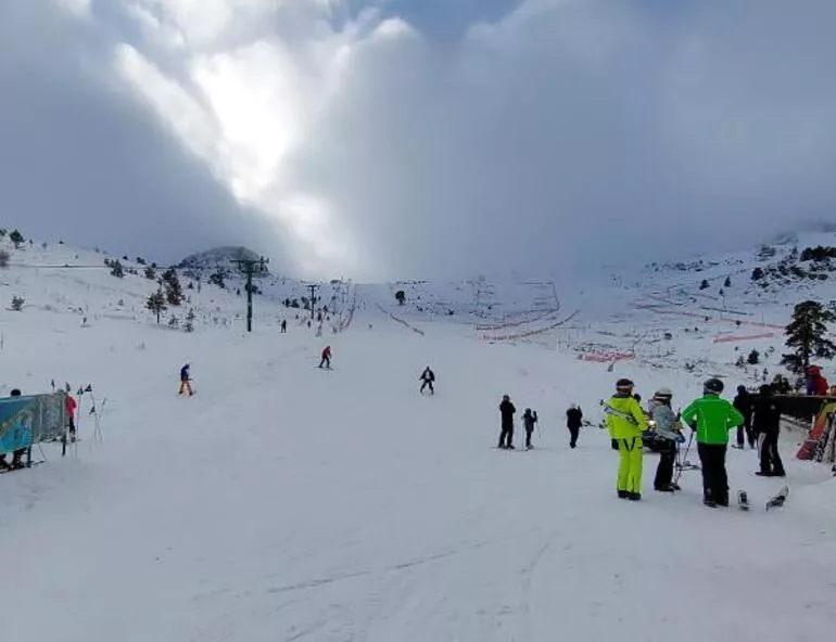 Kara hasret olduğumuz bu dönemlerde Kartalkaya'da kar etkili oluyor