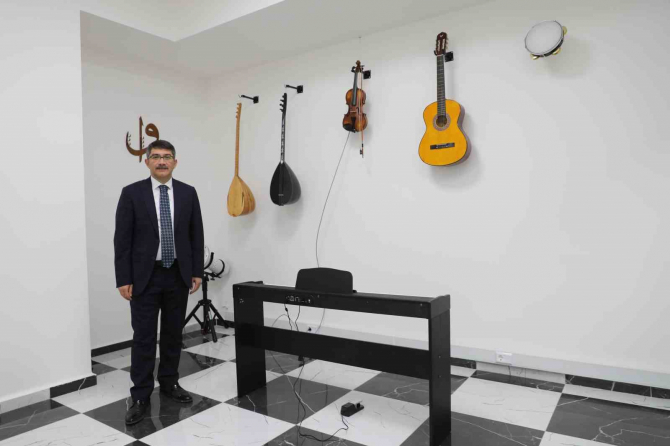 Manisa Şehzadeler Belediyesi'nden gençlerin kalbini çalacak proje! E-spor atölyesi kurdu!