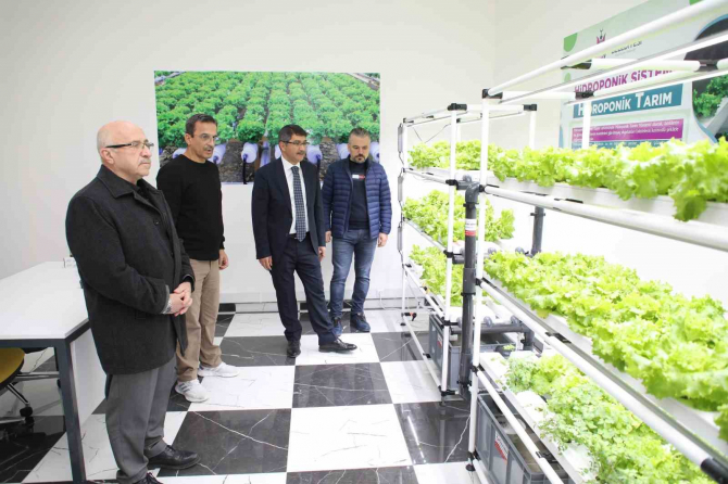 Manisa Şehzadeler Belediyesi'nden gençlerin kalbini çalacak proje! E-spor atölyesi kurdu!