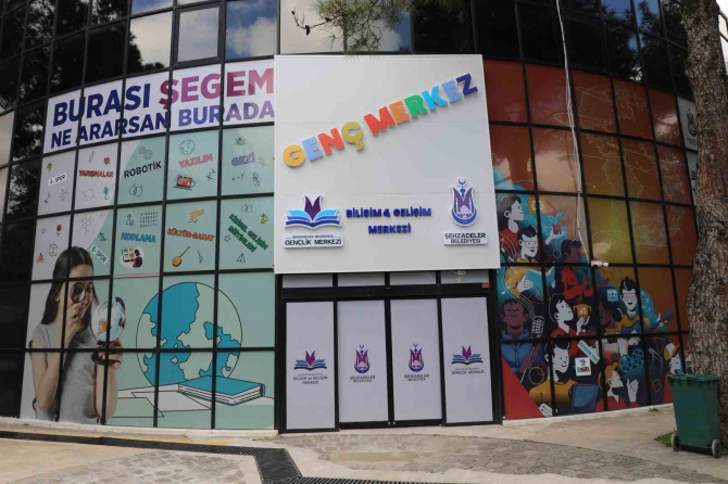 Manisa Şehzadeler Belediyesi'nden gençlerin kalbini çalacak proje! E-spor atölyesi kurdu!