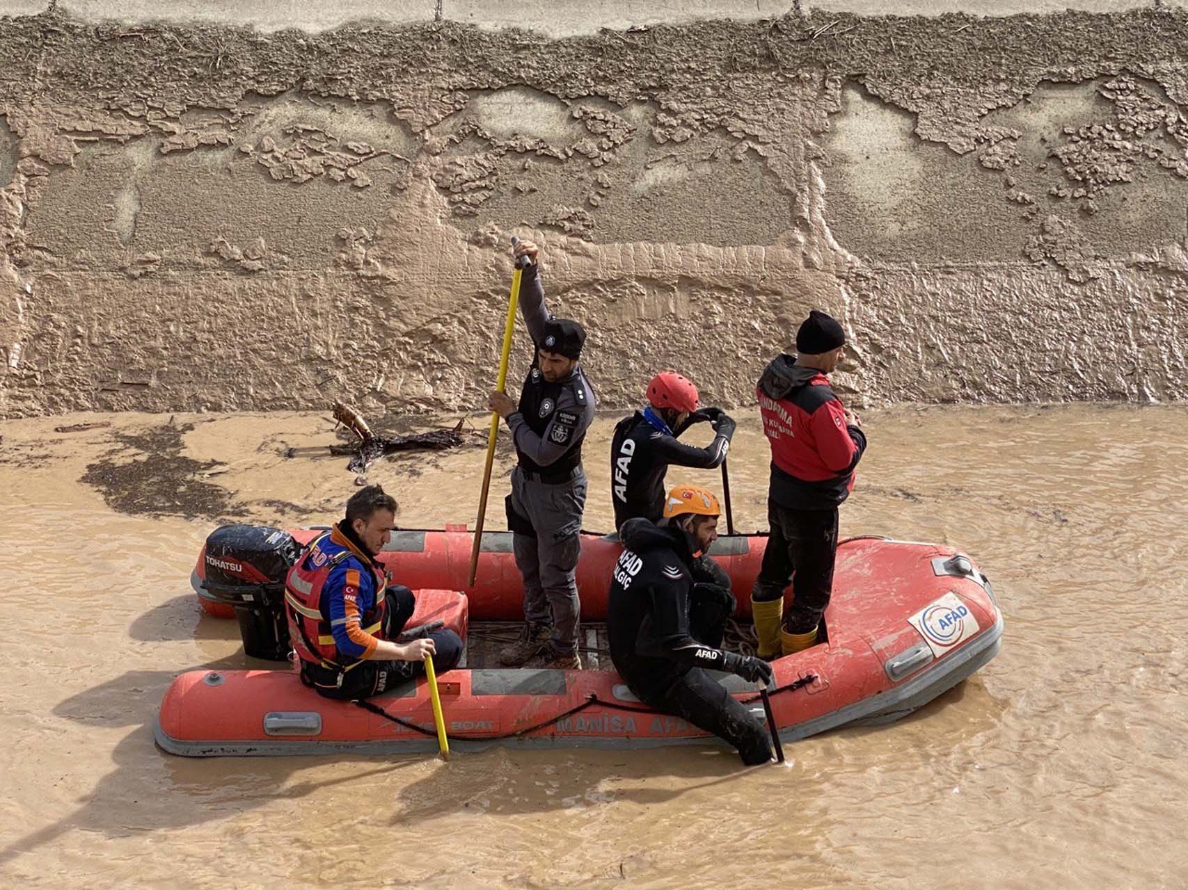 Önce annesinin cansız bedeni bulunmuştu! Şimdide 1.5 yaşındaki Zeynep'in cansız bedenine ulaşıldı!