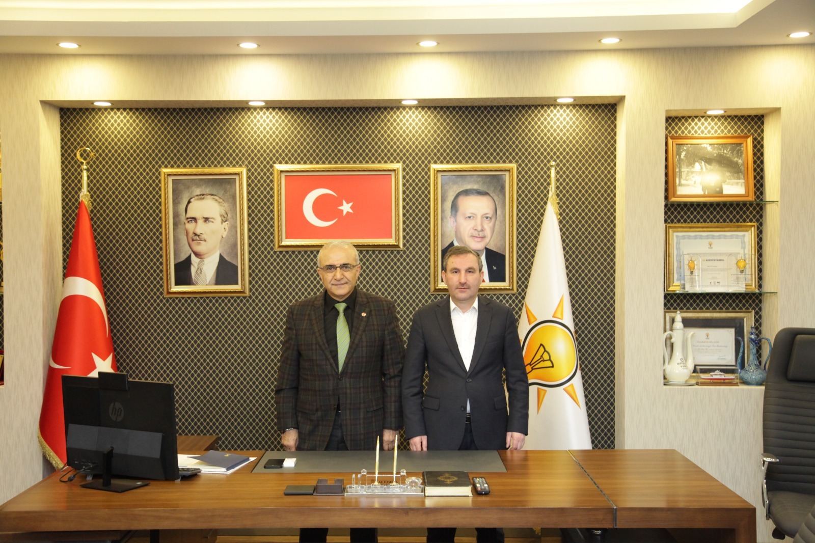 Milletvekili aday adayı Hüseyin Özmen İlçe Başkanlarını ziyaret etmeye devam ediyor