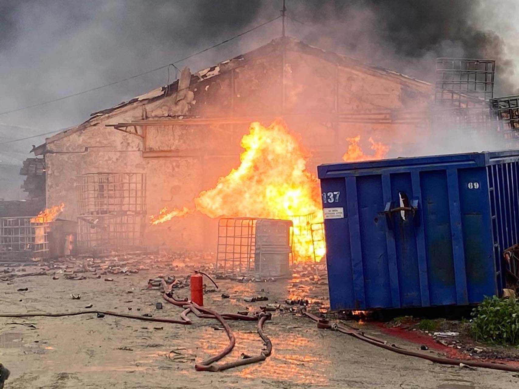 Kocaeli Gebze'de temizlik fabrikasında yangın!