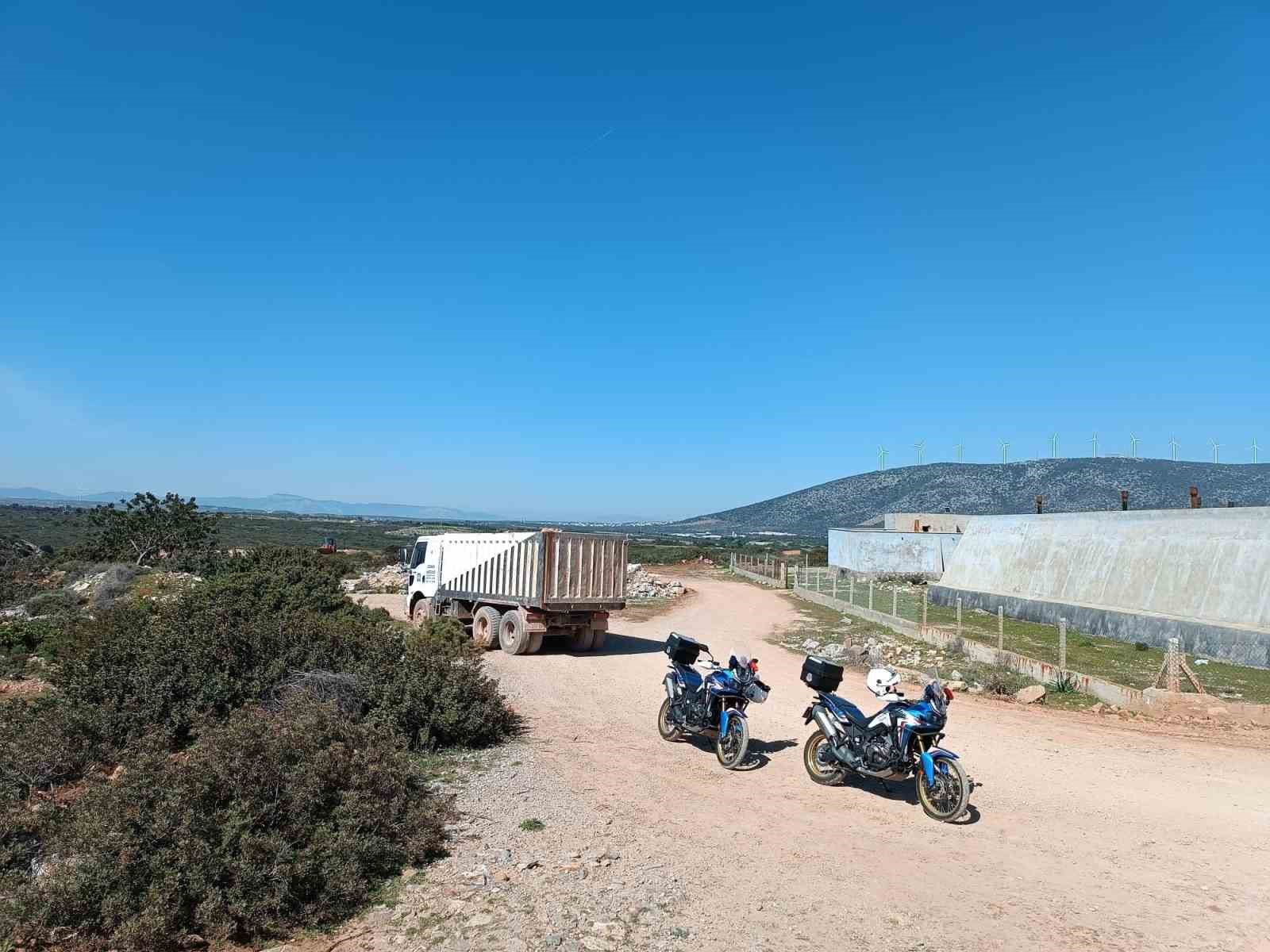 Aydın Didim’de kaçak hafriyatçılar vadiyi hafriyatla doldururken yakalandılar