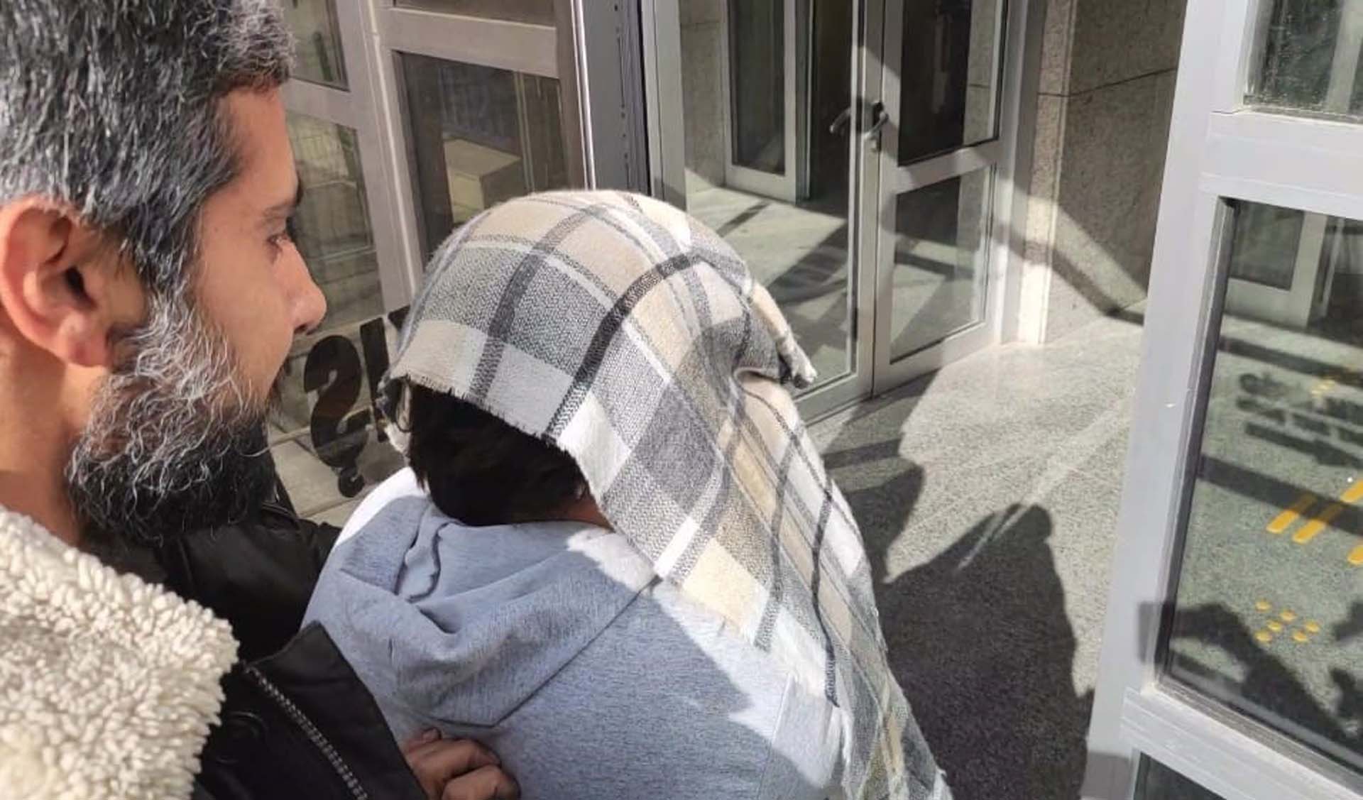 1.5 Yaşındaki bebeğini önce boğdu sonra evi ateşe verdi!