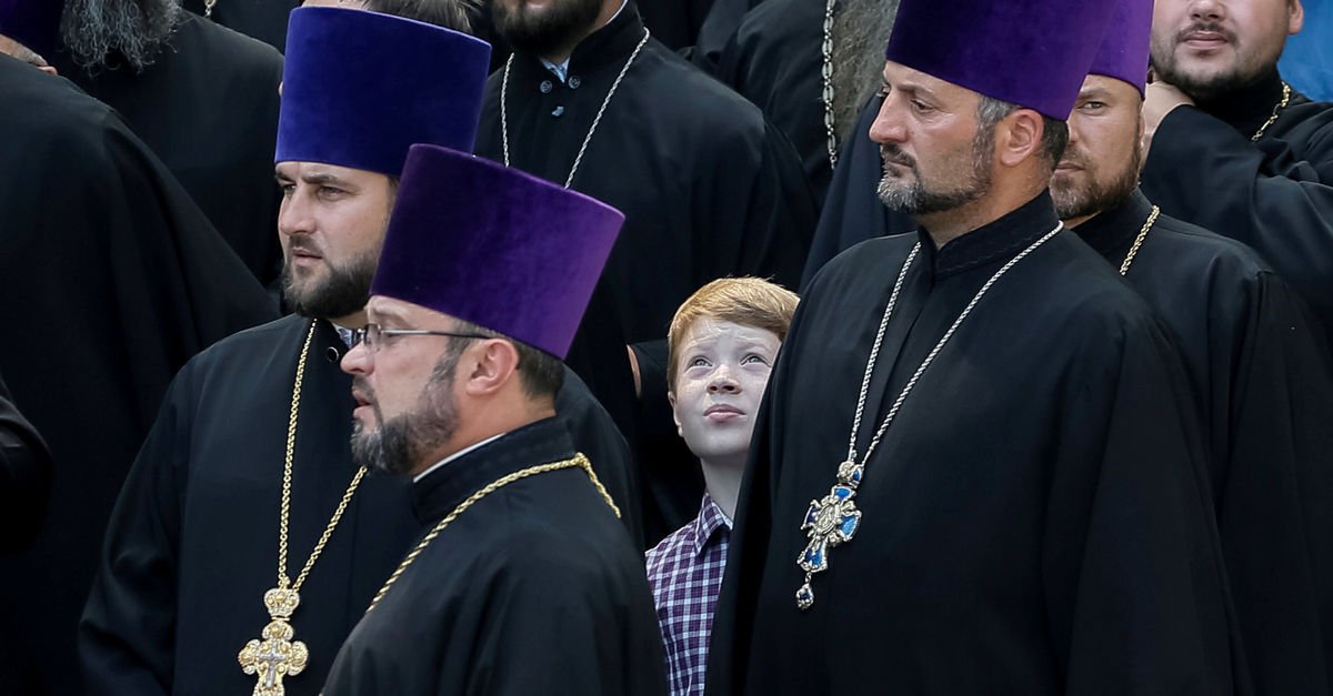 Kilisede Pazar ayini sırasında Ukraynalı asker ile rahip arasında kavga çıktı "Daha kaç adamı öldürmemiz gerekiyor"