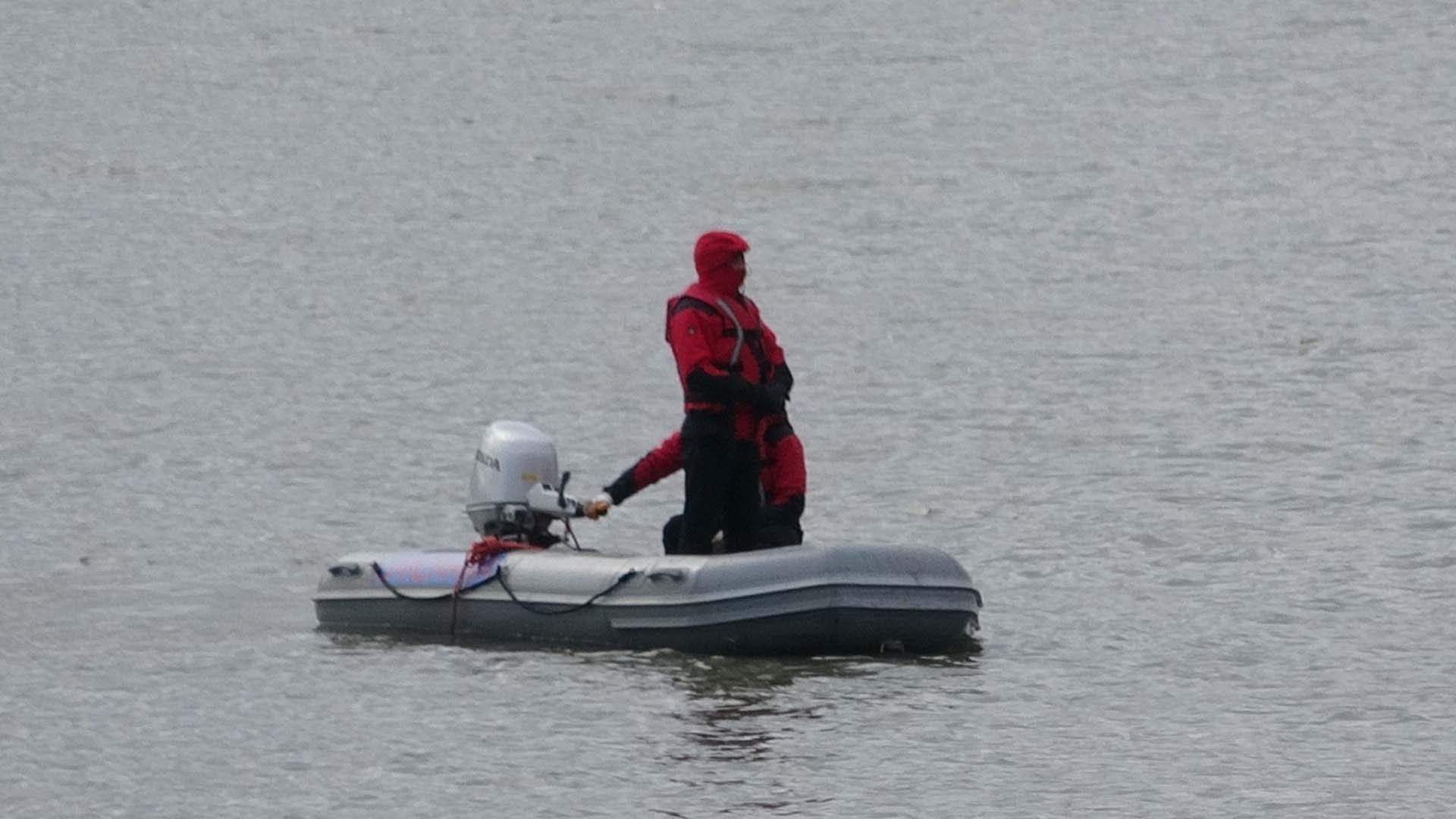 Balık tutmak için Seben Gölü'ne açıldılar! Tekne alabora olunca bir arkadaşı kayboldu!