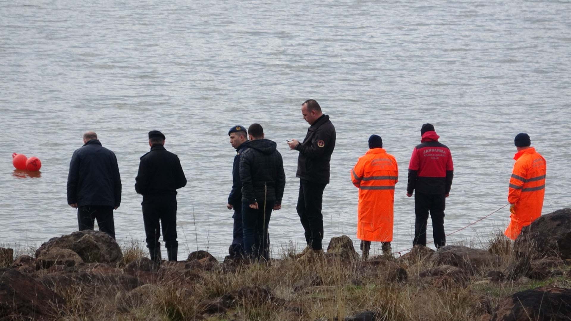 Balık tutmak için Seben Gölü'ne açıldılar! Tekne alabora olunca bir arkadaşı kayboldu!
