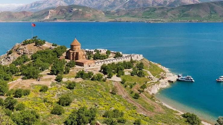 Van Kültür ve Turizm İl Müdürlüğü, Akdamar Adasını Müzekart ile daha uygun fiyata ziyaret edileceğini açıkladı