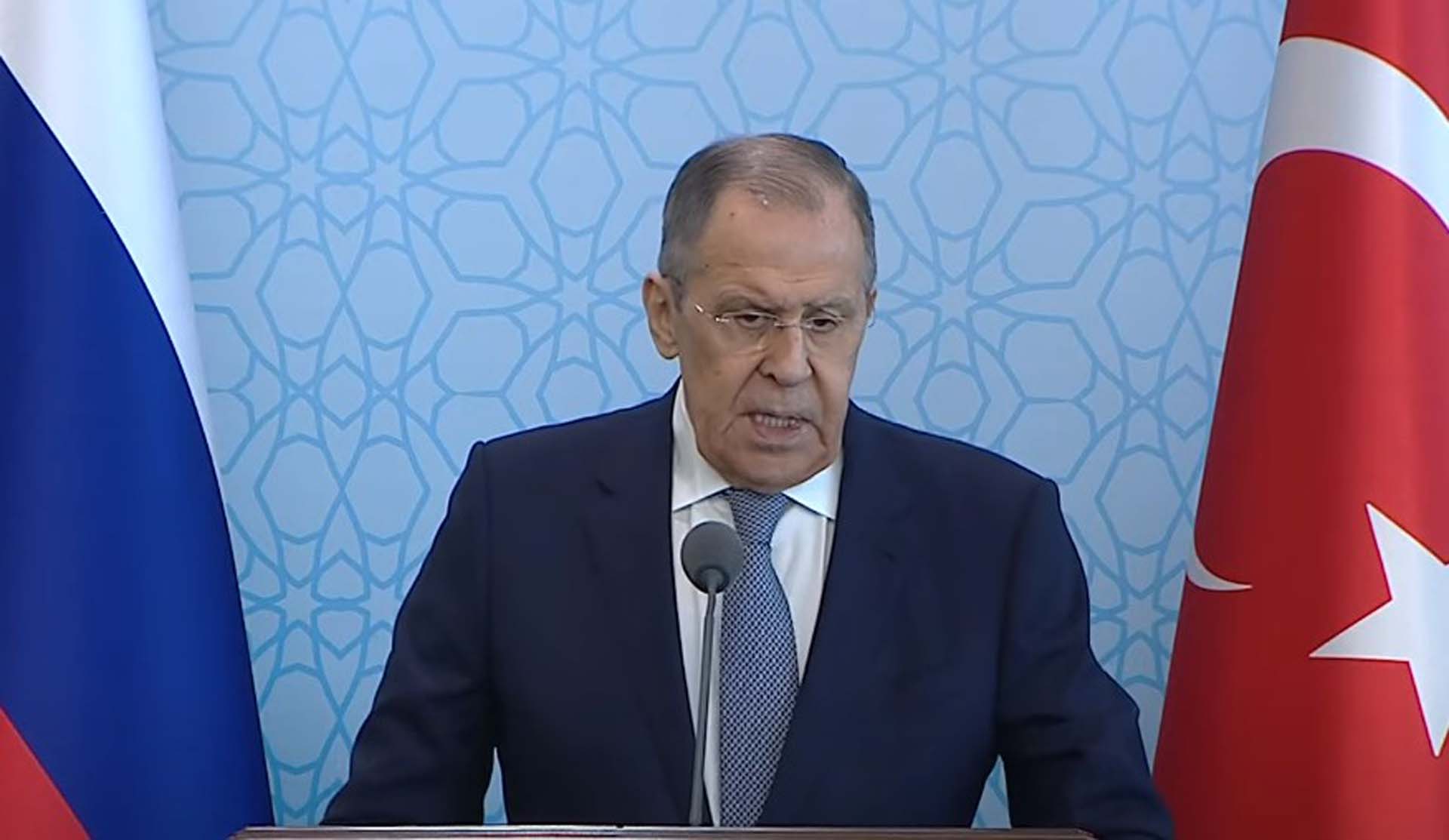 Mevlüt Çavuşoğlu Rus Dışişleri Bakanı Sergey Lavrov ile bir araya geldi! Lavrov "ABD tek taraflı olarak yeni bir Dünya düzeni kurmaya çalışıyor" dedi!