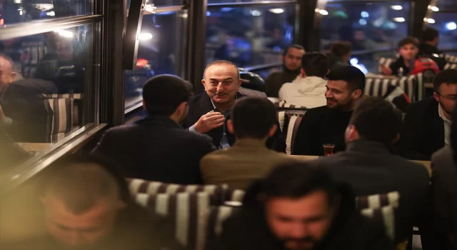 Bakanı Çavuşoğlu, Eskişehir'de sahur programında "İlk Oyum AK Parti'ye, İlk Oyum Erdoğan'a" adlı gençlik buluşmasına katıldı