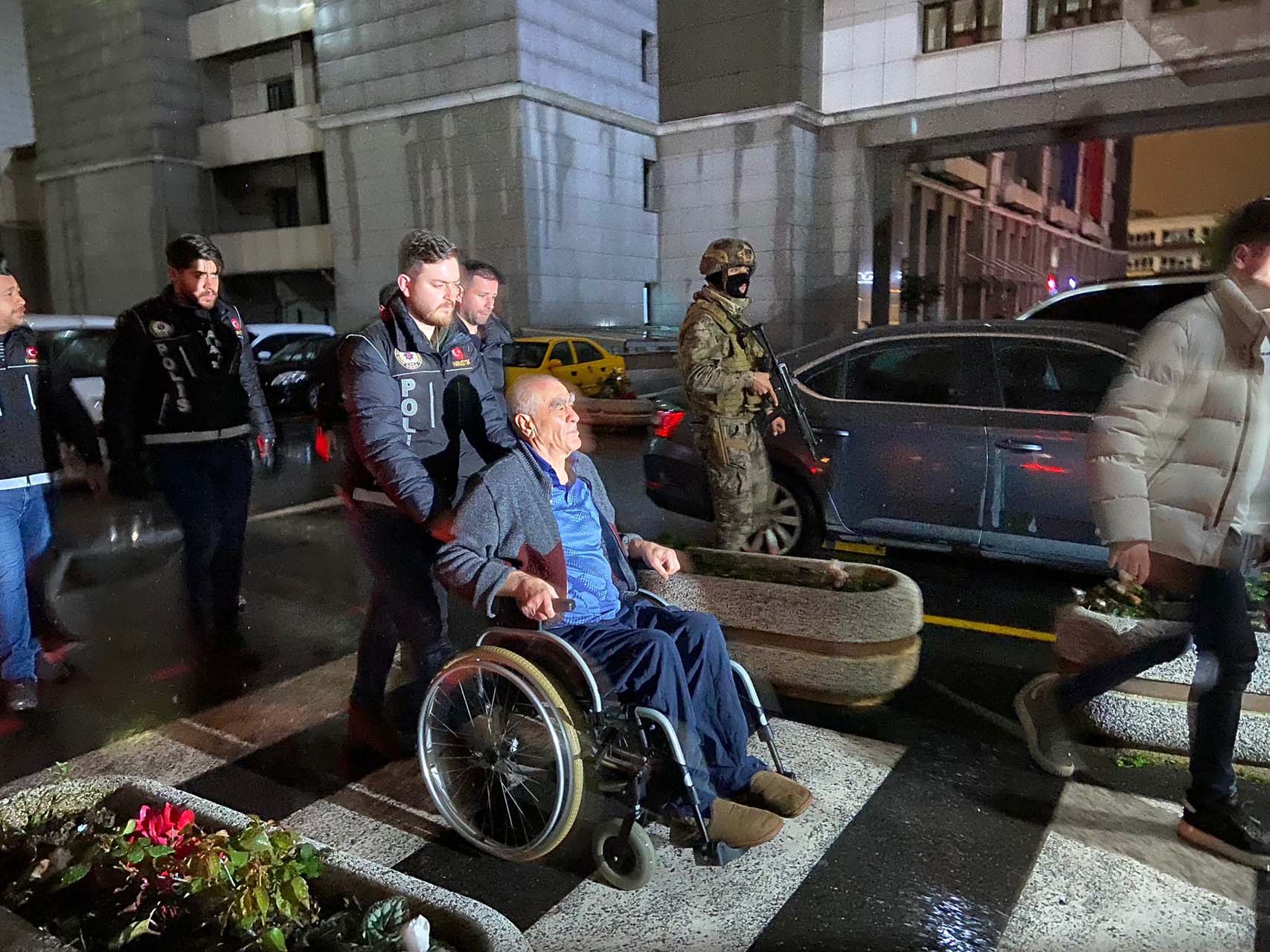 Kırmızı bültenle aranan uyuşturucu baronu Ürfi Çetinkaya yakalandı!