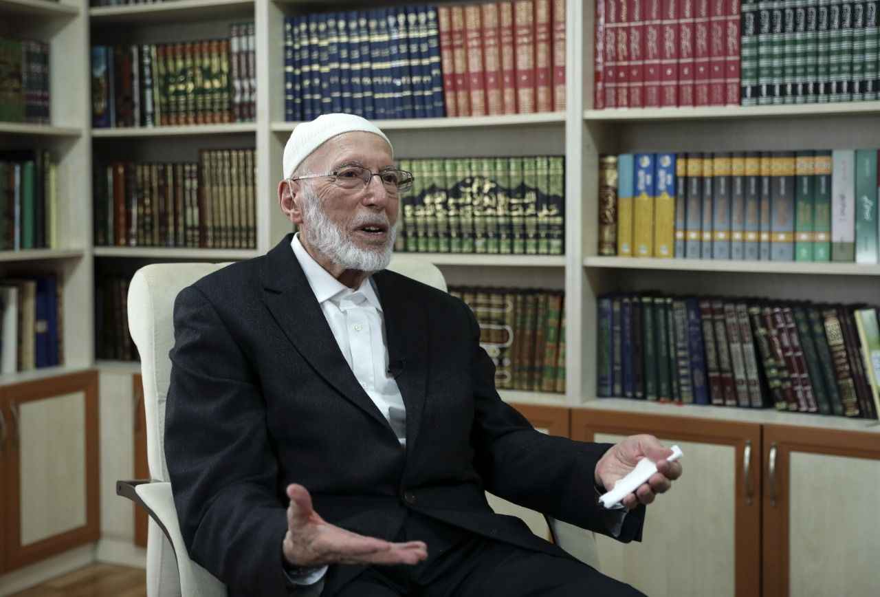 İSİLAY'dan açıklama Hocamız ( Lütfü Doğan) Recep Tayyip Erdoğan'ın yanında olduğunu her zaman göstermekte