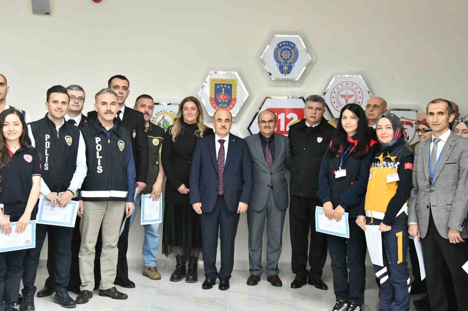 112 acil konusunda halkımız giderek bilinçleniyor, asılsız acil çağrı oranının yüzde 80'ler oranından bu yıl 40'a geriledi