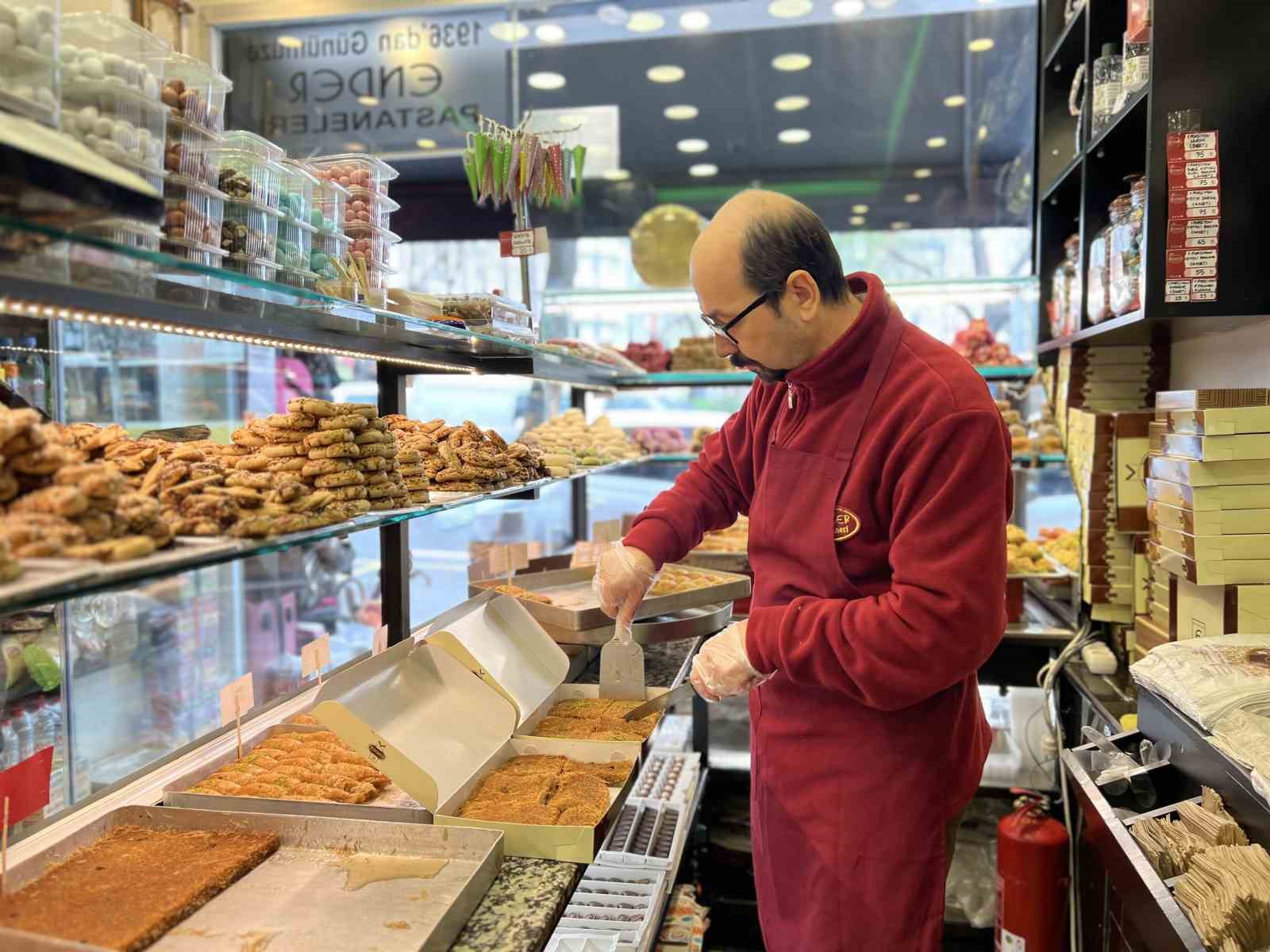 Bayram tatlıları tezgahta sergilenirken; üreticilerden kritik uyarılar geldi!