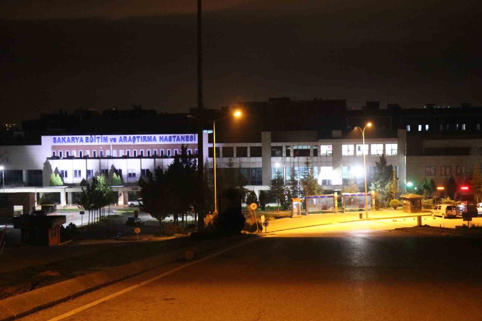 Sakarya'nın Adapazarı ilçesinde 27 yaşındaki hemşire evinde boğazı kesik halde ölü bulundu