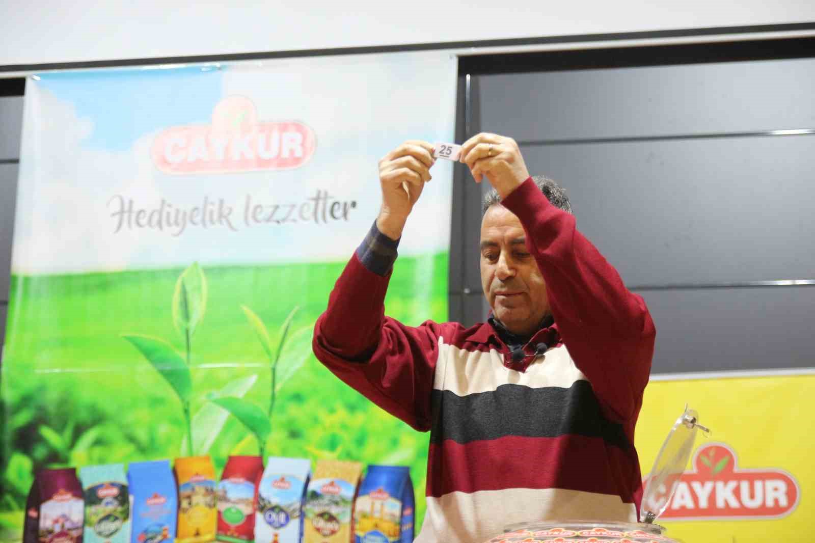 ÇAYKUR’un bin 365 kişilik mevsimlik işçi kadrosu için kura çekimi başladı