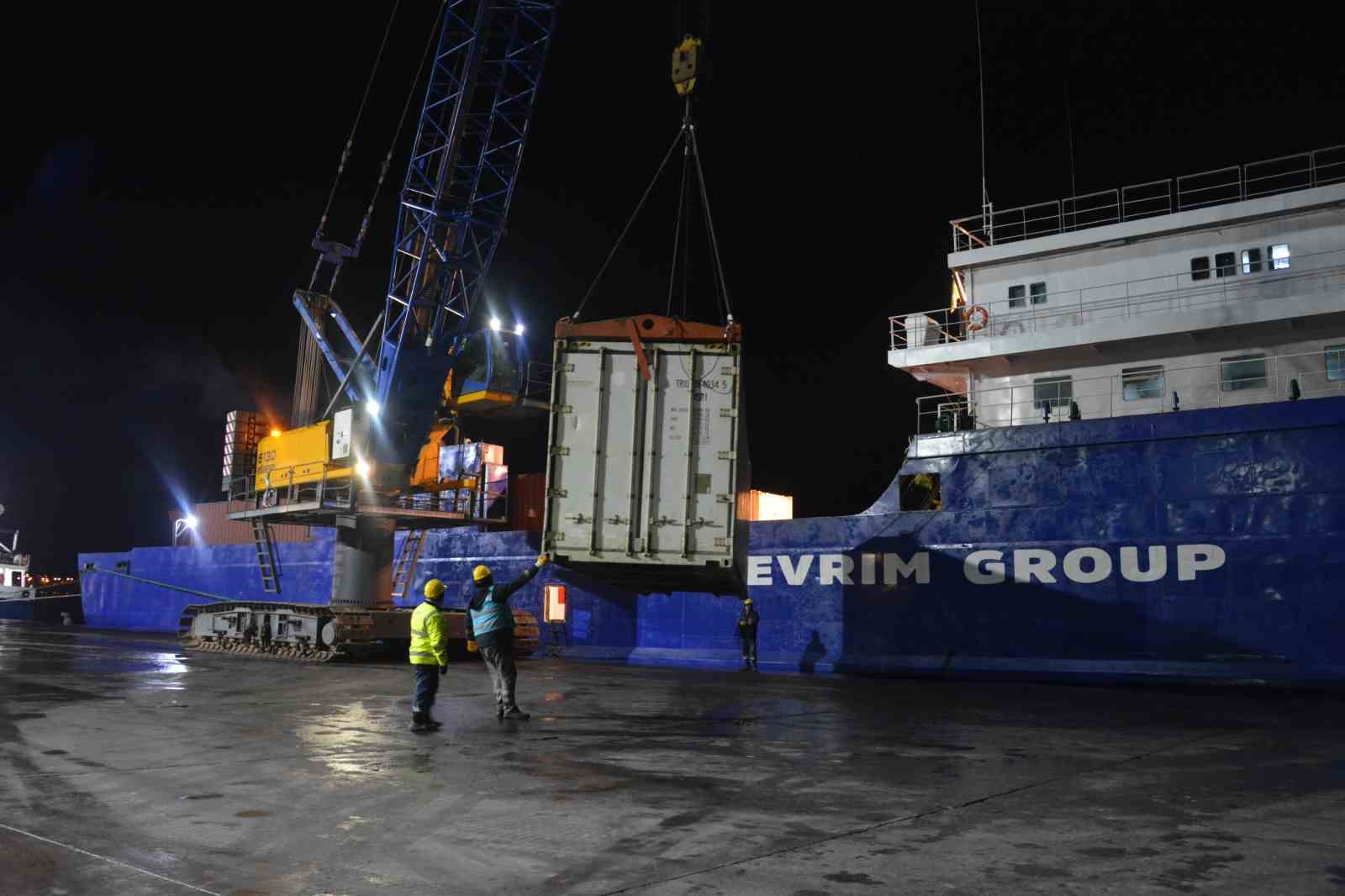Rusya’dan deprem bölgesine tonlarca yardım! 184 tonluk gıda yardım getiren gemi limana demir attı