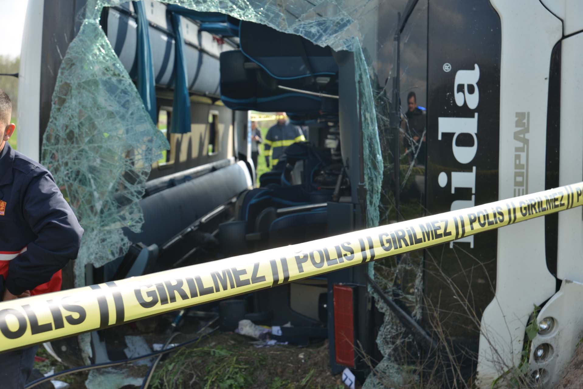 Eskişehir'de işçi servisi şarampole yuvarlandı! Ölü ve yaralılar var! 