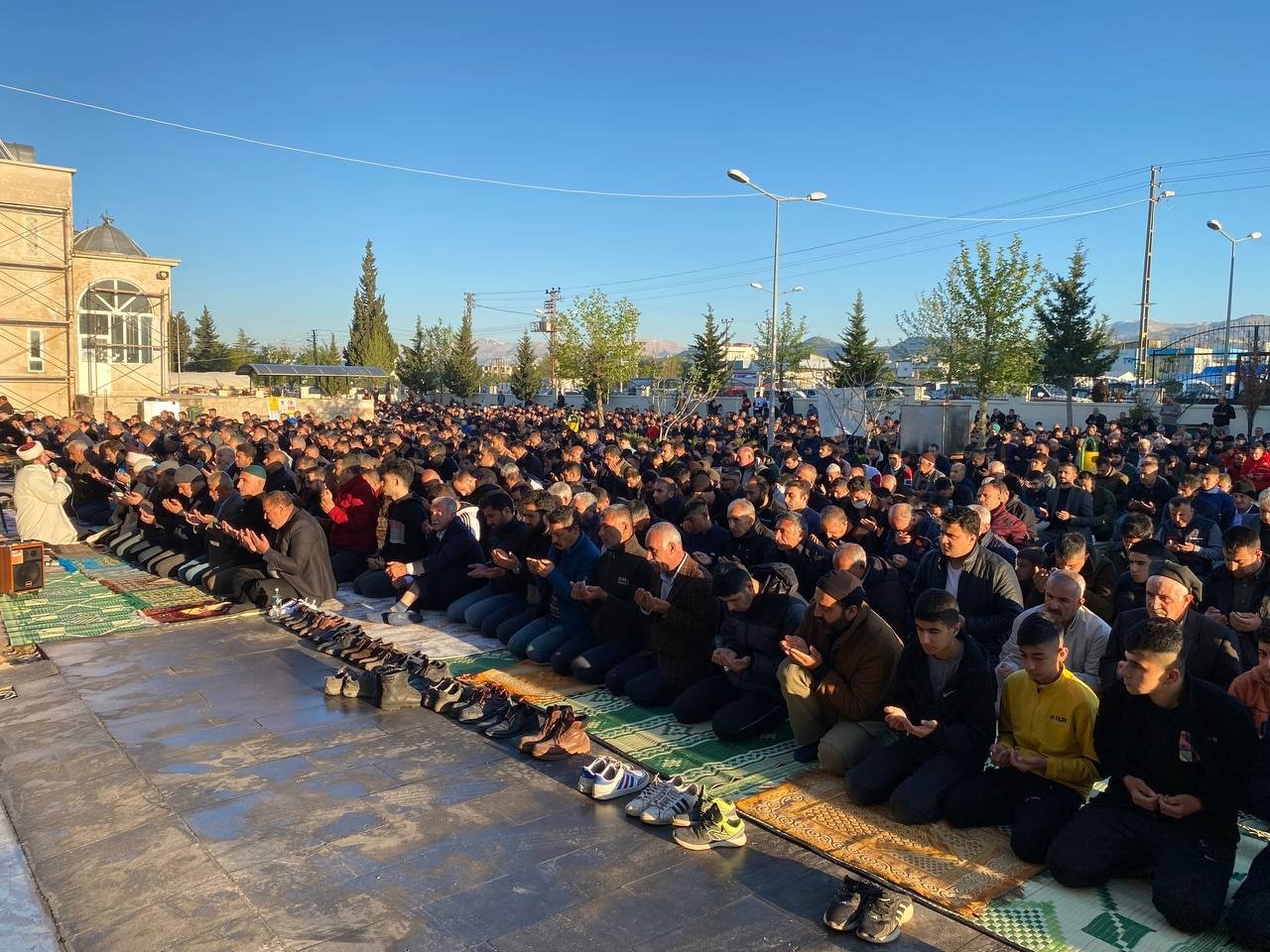 Deprem bölgesi Adıyaman’da buruk bayram namazı, binlerce eller dua için semaya kalktı