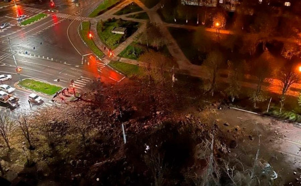 İnanılmaz olay! savaş uçağından şehrin merkezine bomba düştü, 20 metre çukur oluştu