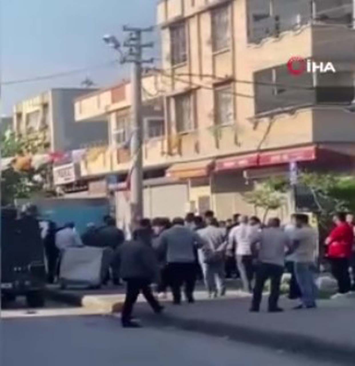 Adana'da kavga esnasında yoldan geçen anne bebeğe kurşun isabet etti! Bebek hayatını kaybetti! 