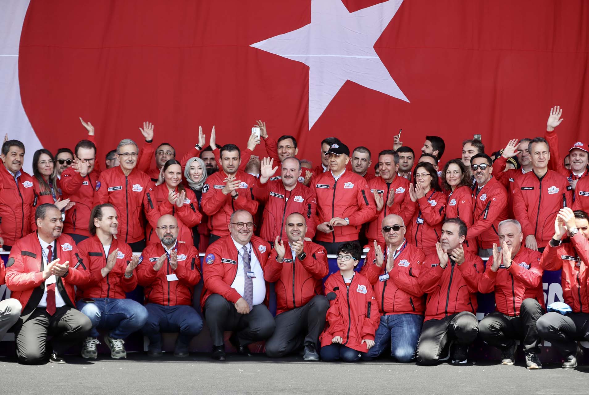 Dünyanın en büyük havacılık ve uzay teknolojisi festivali TEKNOFEST görkemli bir törenle açıldı! 