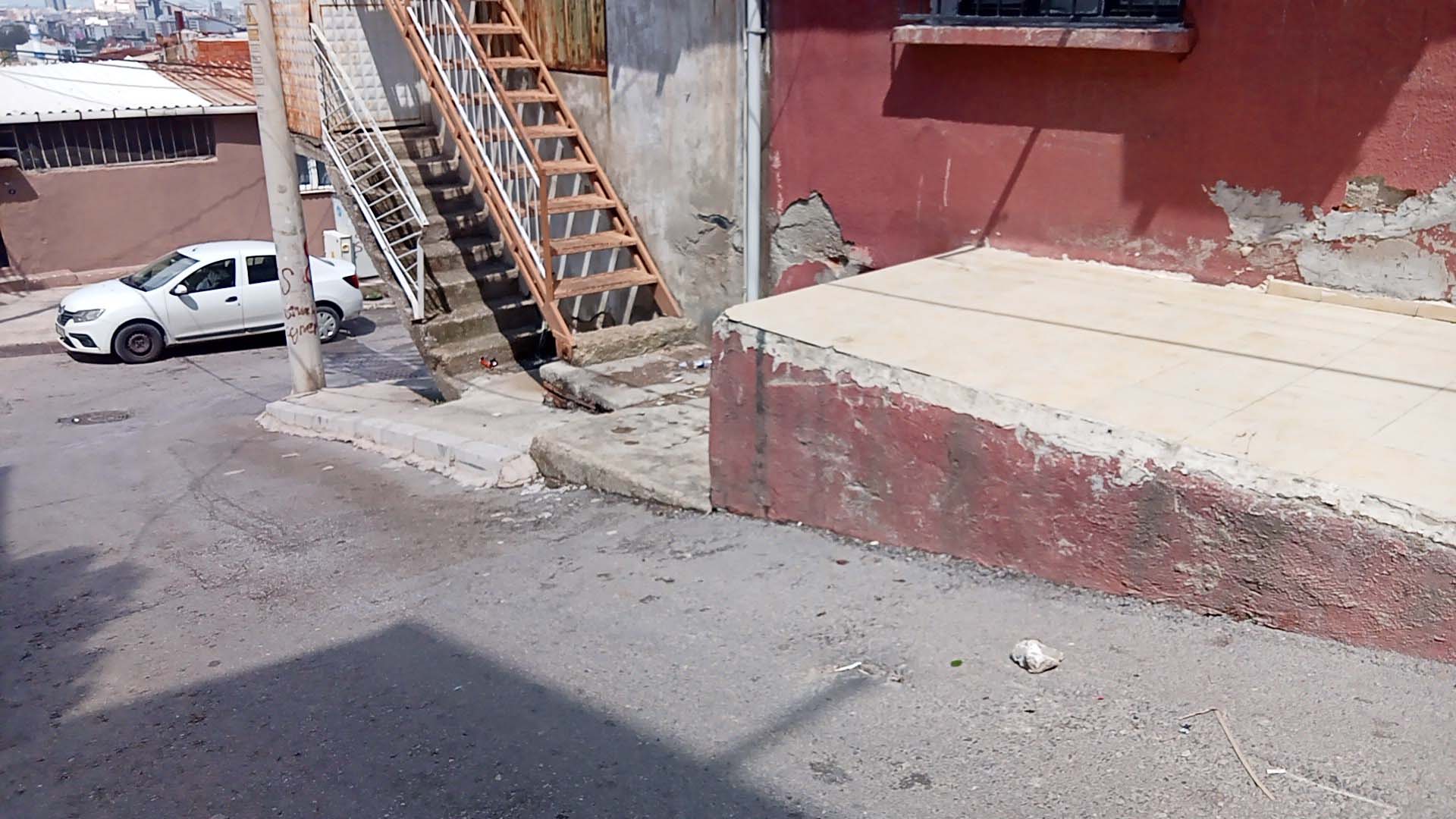 Kadın cinayetine bir yenisi daha eklendi! İzmir'de boşanma aşamasındaki eşini başından vurarak öldürdü!