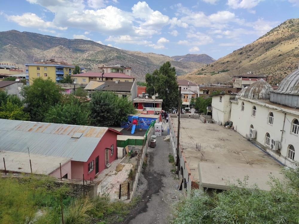 Kılıçdaroğlu, 2019’da Batman’da verdiği cami sözünü yerine getirmeyince, cemaat umudunu keserek ilk balyozu vurdu!